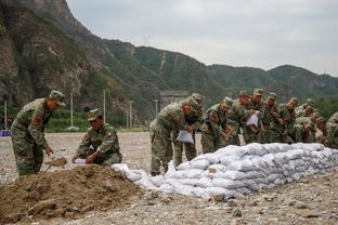 经典后仰跳投！恩比德大号后仰空心入网轰下第50分杀死比赛！